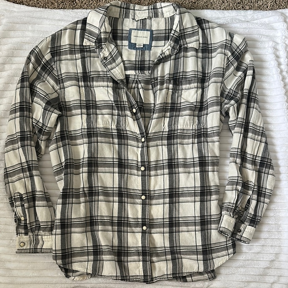 American Eagle Outfitters Black and White Long Sleeve Notched Collar Shirt